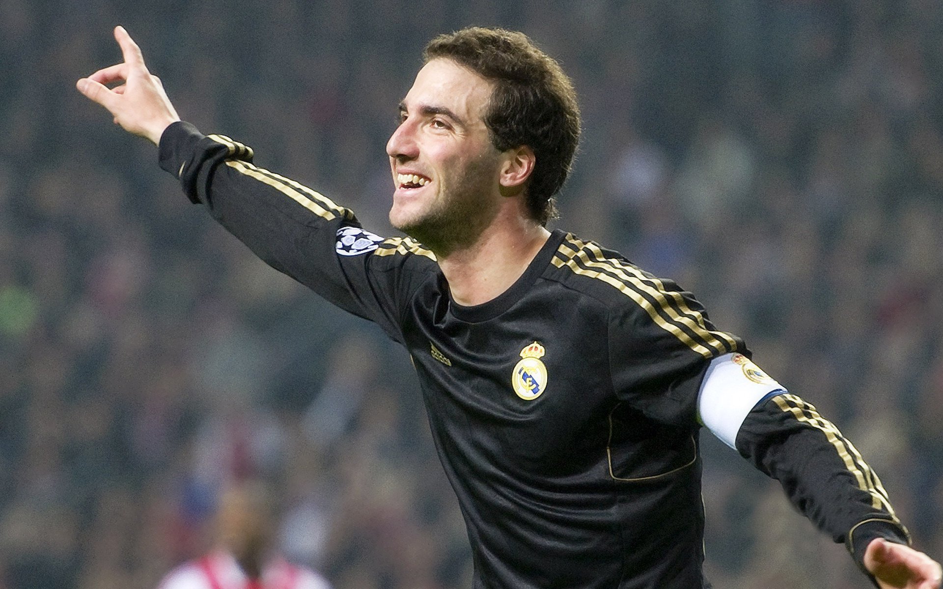 蓝色梦魇再起,欧冠赛场刮起风暴,欧冠蓝色球衣