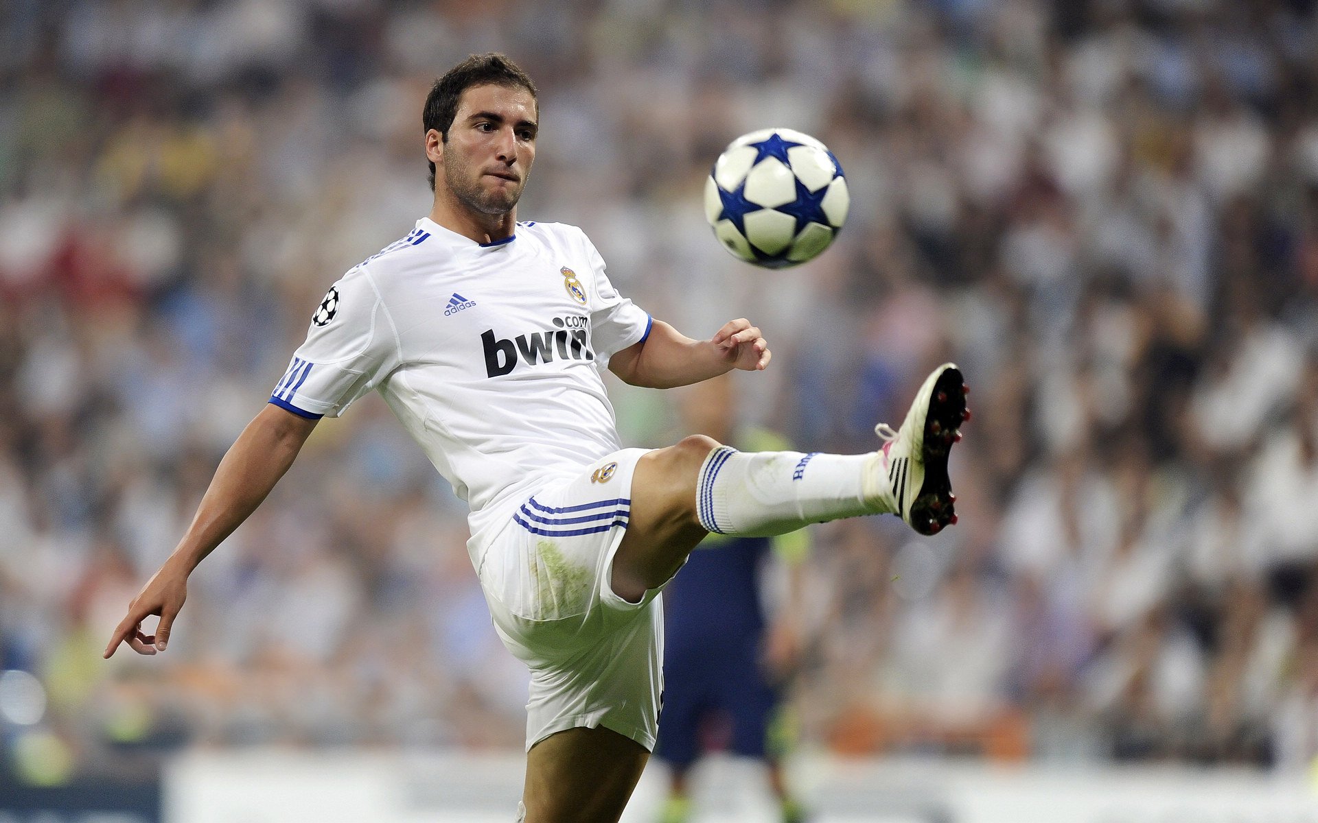 新赛季揭幕战 吸引万人围观 瞩目zhan，新赛季cg